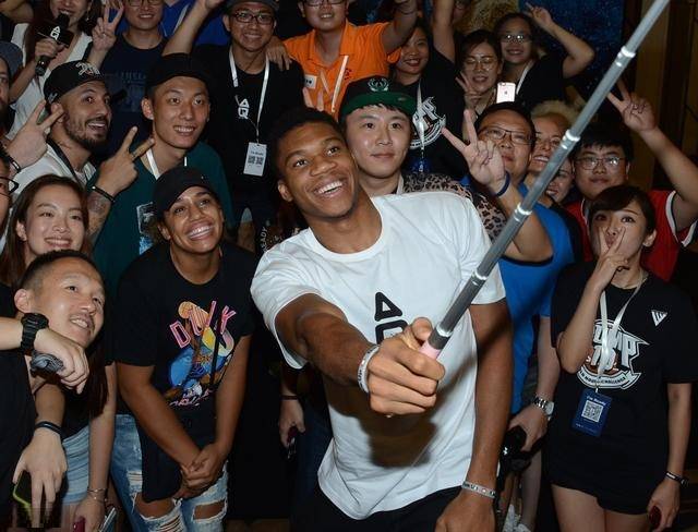 澳媒：珀斯光荣临时主帅即将转正，格里菲斯带队三连胜（澳媒：三连胜在手，珀斯光荣临帅格里菲斯将获正式任命）