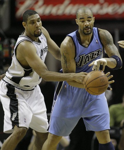 约基奇生涯3次100%命中率砍25+，历史上仅张伯伦更多（约基奇三度以100%命中率拿下25+，历史仅次张伯伦）