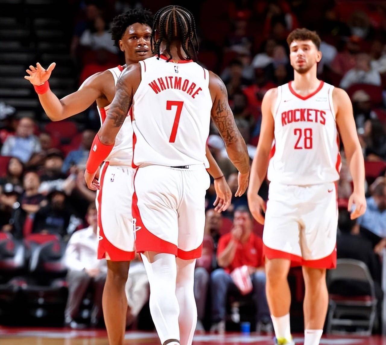 西媒：皇马多位球员复出，马斯坦托诺本轮联赛或直接首发（西媒称：皇马多人伤愈回归，马斯坦托诺本轮有望直接首发）