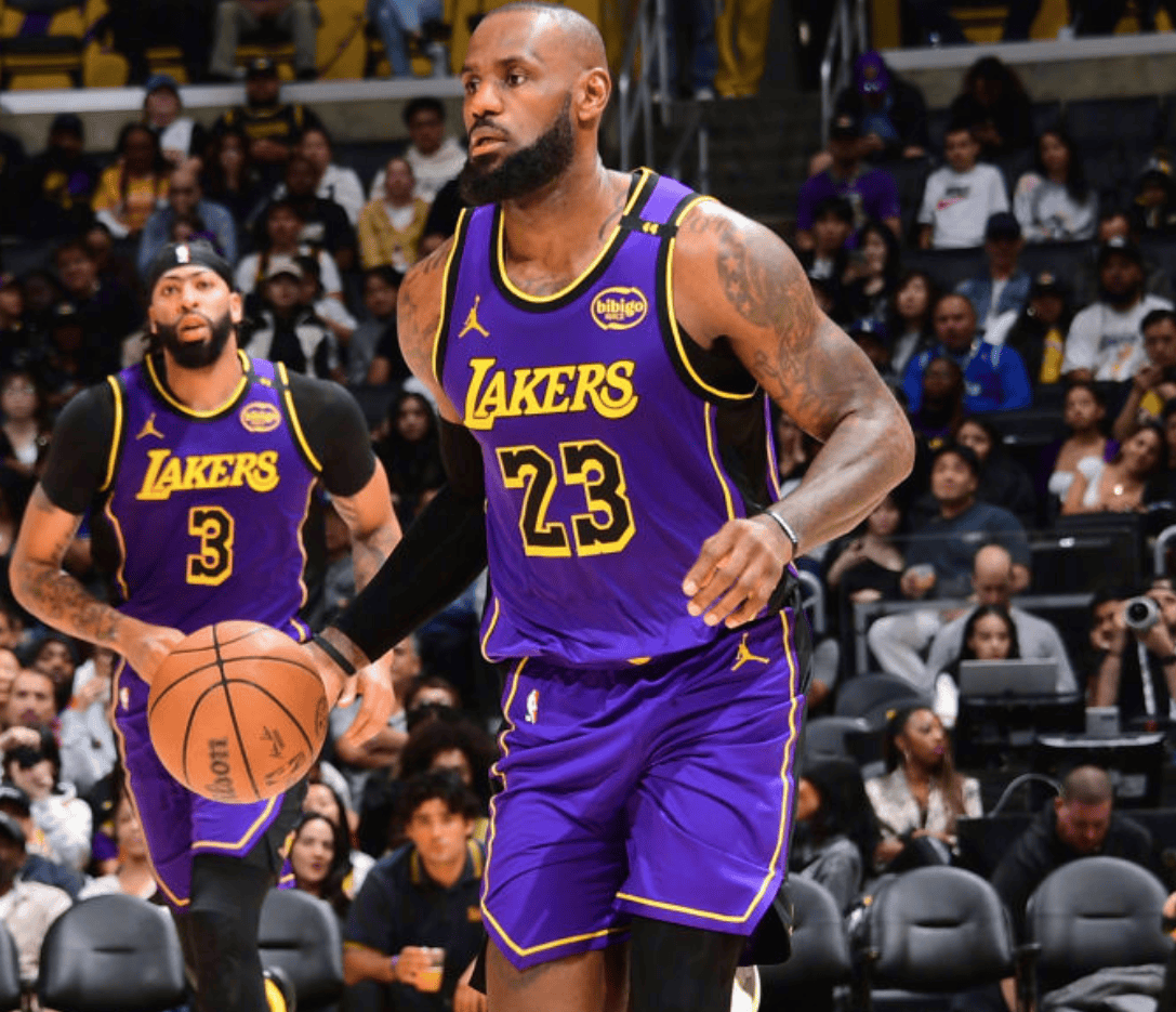 都体：邓弗里斯可能继续缺席与马竞比赛；泽林斯基已参加合练（都体：邓弗里斯或继续缺席战马竞，泽林斯基已恢复合练）