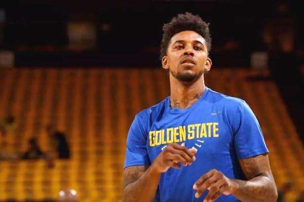 真要走了？孙兴慜在赛后领奖前多次拒绝佩戴队长袖标（离队信号？孙兴慜赛后颁奖前屡次拒绝戴队长袖标）