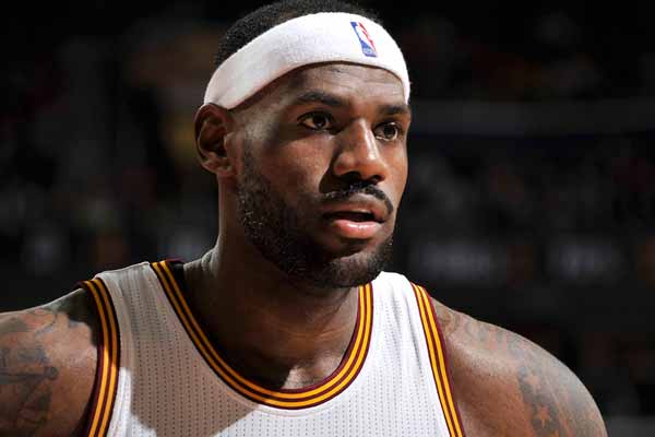 火力拉满！阿夫迪亚&夏普合砍17分，开拓者三节反超比分（状态火热！阿夫迪亚、夏普合得17分，开拓者三节实现反超）